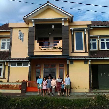 Tridwi Homestay Parakan  Exterior photo