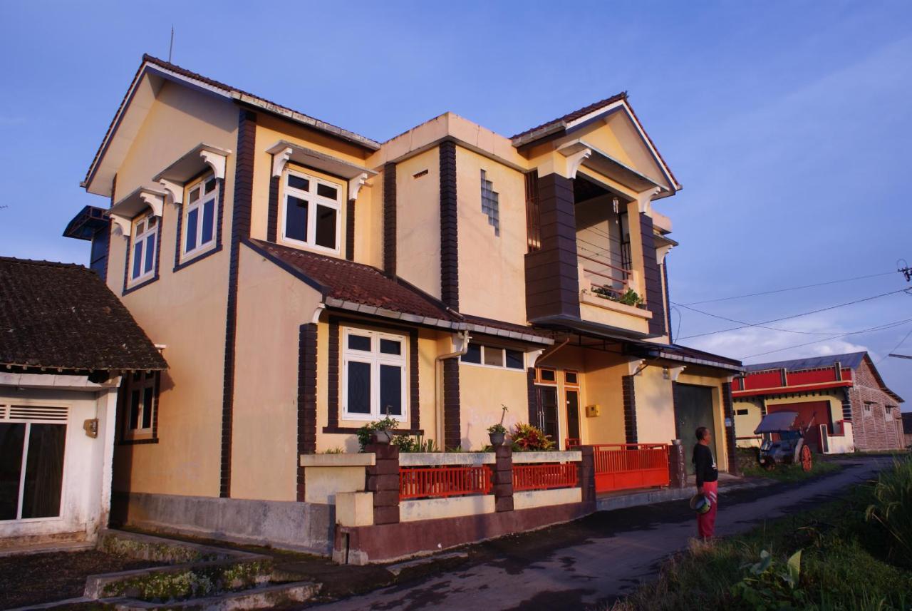 Tridwi Homestay Parakan  Exterior photo